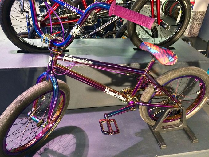 Oil slick forever! Johnny Krämers Hyper Maniac im Ölfilmlook