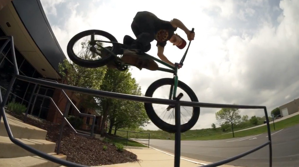 Grindvergnügen unter Schmerzen: Dan Kruk nimmt in seinem Part auf dem Lit-Mixtape von wethepeople keine Gefangenen.