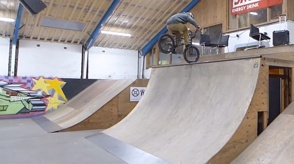Marcel Profittlich, Michael Hanfler und Rocky Foxx sind in der Skatehalle von Sonderburg zu einer Partie Game of BIKE gegeneinander angetreten.