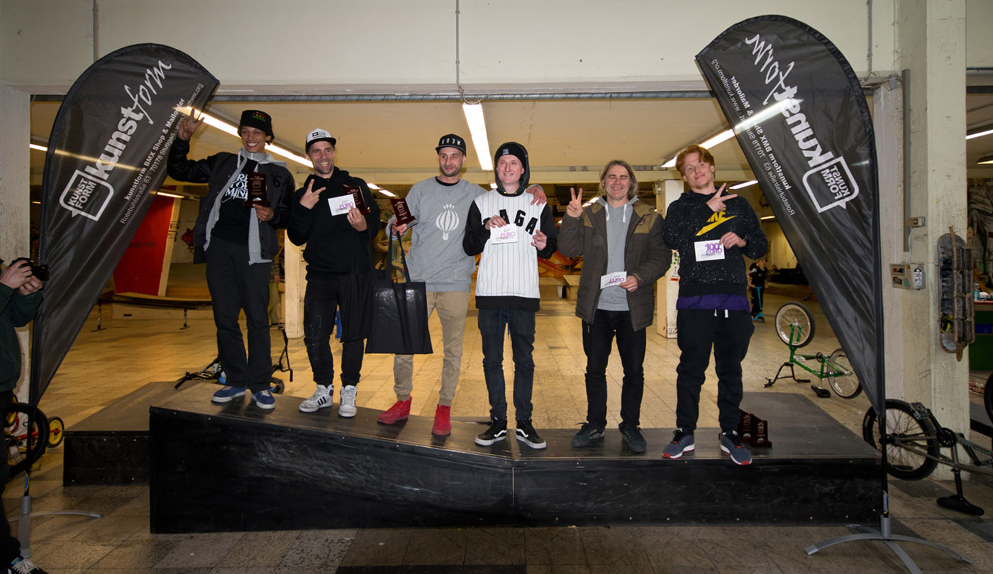 Die Gewinner der Amateurklasse beim kunstform X Zuppermarket Flatlandcontest 2016 in Trier sind (v.l.n.r.): Gino Stuart (1.), Barre Neirynck (2.), Tobias Müller (3.), Billy Whitefield (4.), Axel Reichertz (5.) und Bodean Maarsen (6.)