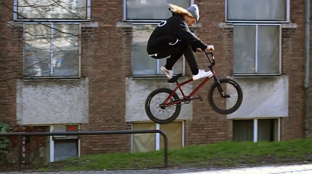 Lukas Häusler bedankt sich bei SIBMX für sein neues Rad von Sunday Bikes mit ein paar frischen Clips aus den Straßen von Köln und FFM. Yeeew!