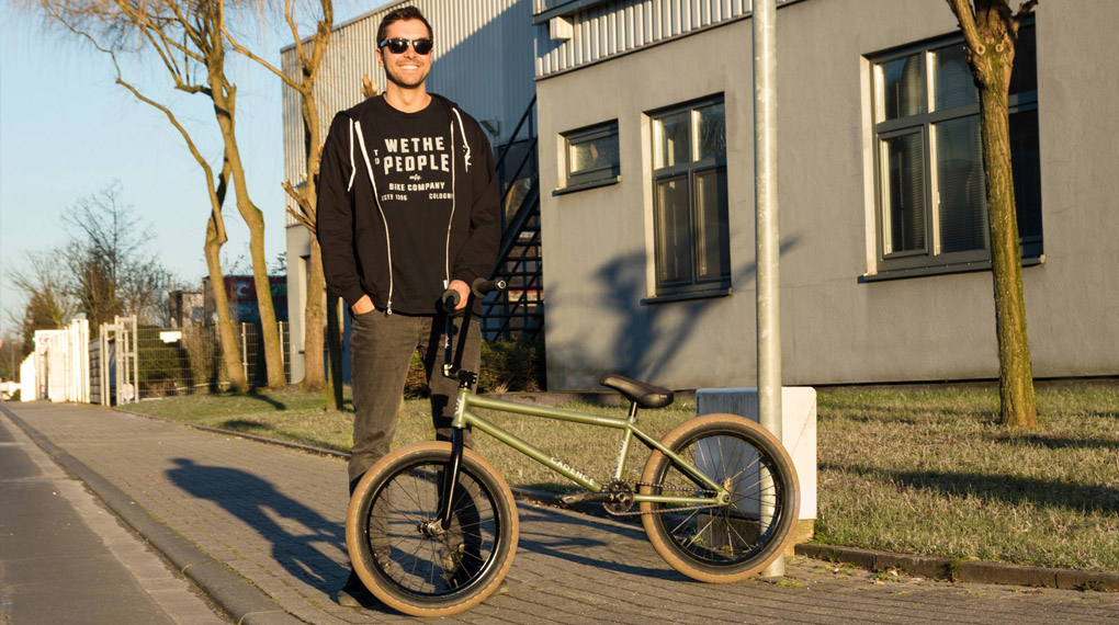 Max Gaertig hat sich einen Cadence von wethepeople zusammengebaut und das Ganze mit einigen interessanten Prototypen garniert. Mehr dazu in diesem Bikecheck
