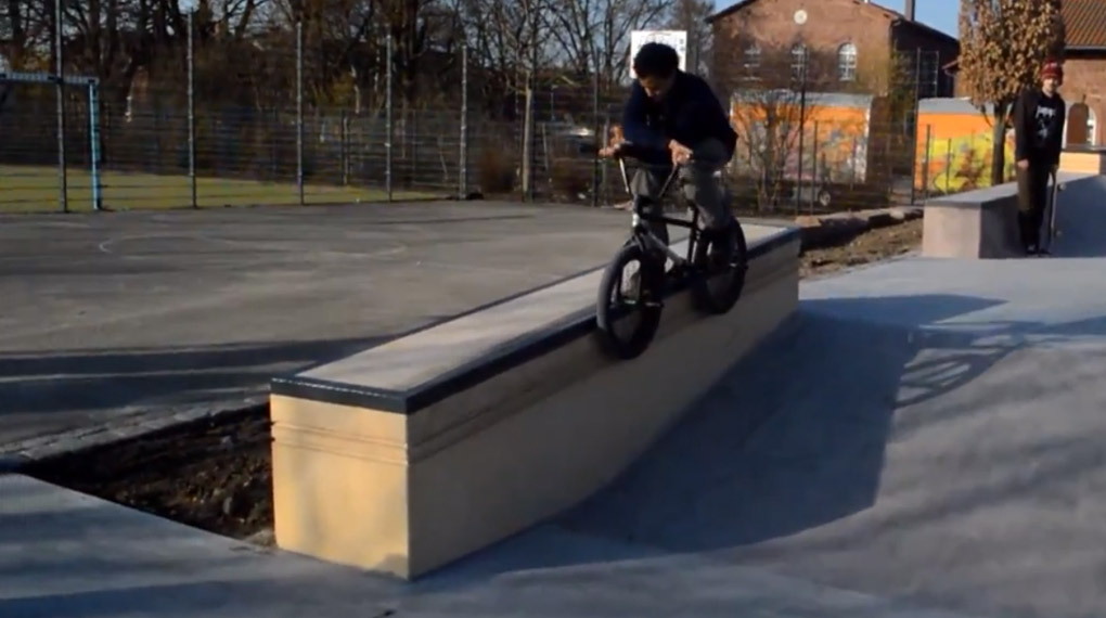 Der 9. Teil des Videoblogs von Gangbang Bikes bietet neben dem ein oder anderem frischem Gesicht auch einige Clips aus dem neuen Betonpark in Karlsruhe.
