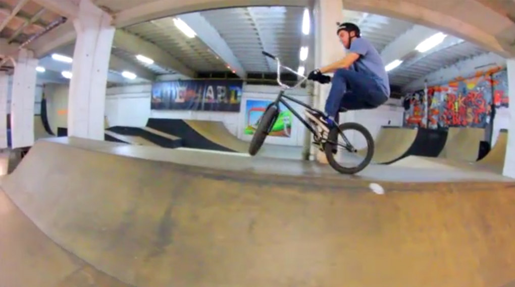 Für dieses Leservideo hat Timo Beier aus Hannover seine X-Up- und Manualskills während einer Session in der Yard Skatehall ausgepackt.