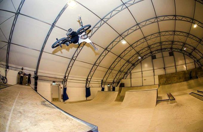 Lukas Kneubühler in der Trendsporthalle Basel by Andi Ba