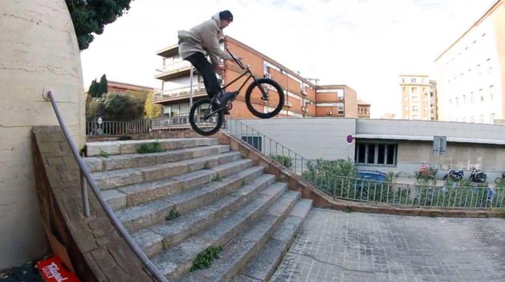 Alon Kosoy ist eine verdammte Maschine. In diesem Video für den Nightrider-Shop in Israel, zerlegt er Streetspots in Tel Aviv und Barcelona. Wir sind Fans!