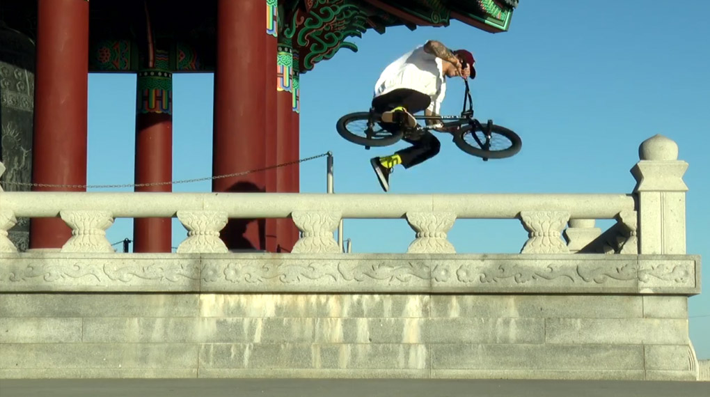 Parallel zu seinem Interview im Ride BMX Magazine hat Broc Raiford ein Video gefilmt, das vor technischen Leckerbissen und amtlichen Stunts nur so strotzt.