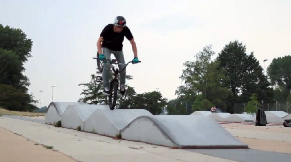 Dan Oswald bearbeitet im Auftrag von Felt BMX Streetspots und Skateparks in seiner Heimatstadt Dresden sowie den Mellowpark in Berlin.