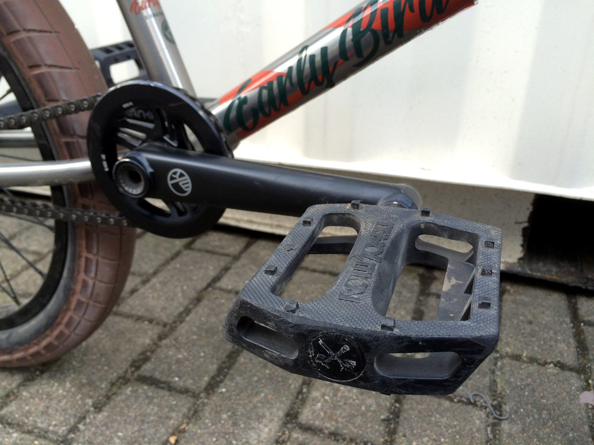 Daniel Tünte vertraut auf die Trooper-Pedale von Demolition Parts