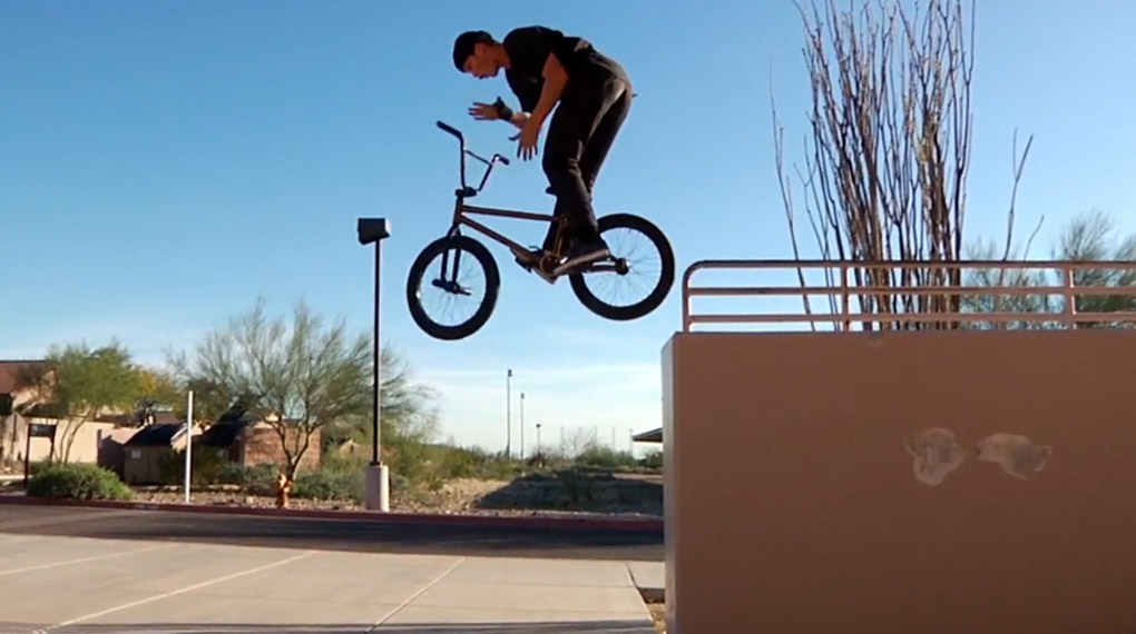 Devon Smillie hat für die Salvation-Videoserie von éclat und dem Ride BMX Magazine ein paar freshe Moves auf den Straßen von Arizona gefilmt.