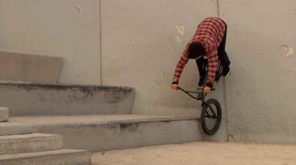 17 Sekunden, die du so schnell nicht vergessen wirst: Garrett Reynolds rührt mit einem Knallertrick die Werbetrommel für seinen Signaturerahmen von Fiend.