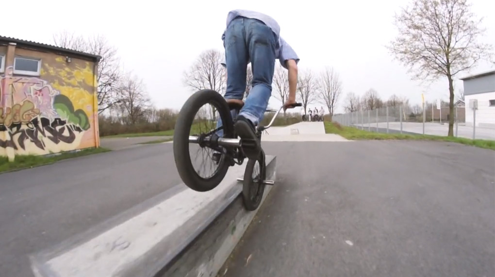 Laurenz Paryjas hat uns ein Video von Jan Lackmann geschickt, das die beiden während eines entspannten Nachmittags im Skatepark Rheinberg gefilmt haben.