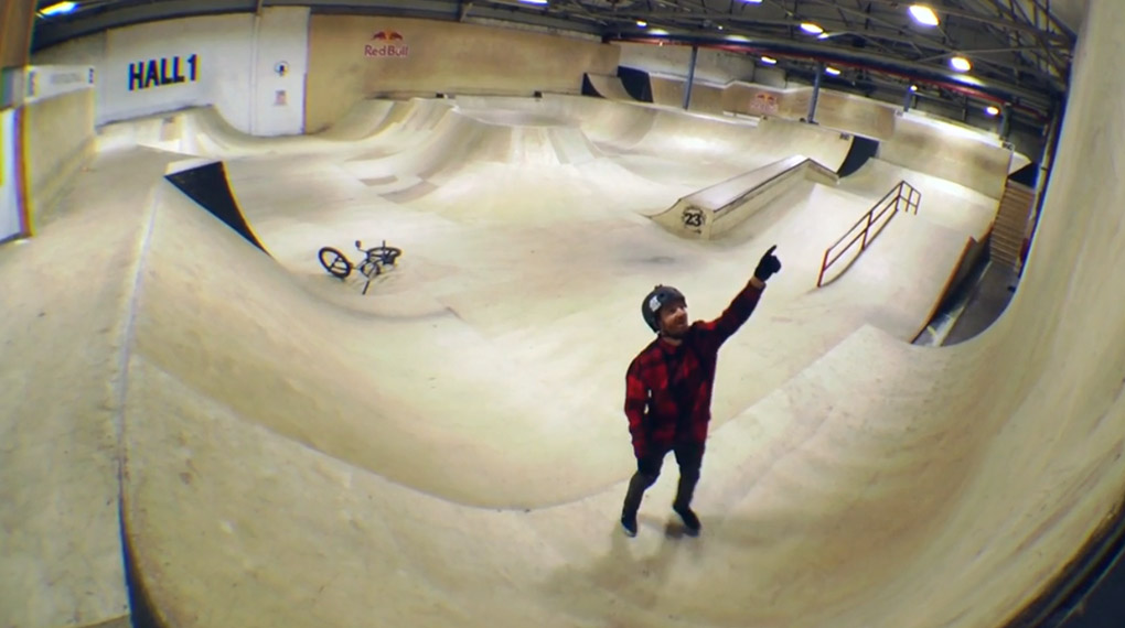 Go big or go home: Jason Phelan frühstückt für diese Webisode ein paar dicke Gaps und Transfers im Unit 23 Skatepark vor den Toren von Glasgow ab.