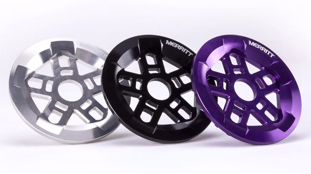 Bei Merritt hatte man die brillante Idee, Brandon Begins Signaturekettenblatt auf den Namen Pentaguard Sprocket zu taufen. Hier geht