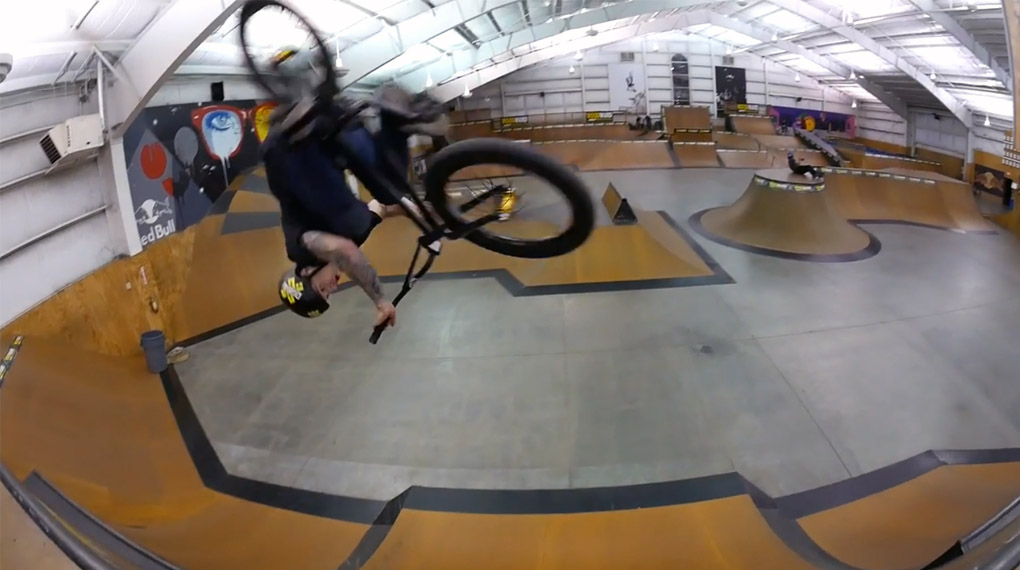 Was der norwegische Weltenbummler Ola Selsjord in nur drei Stunden in Woodward West für Tricks rausgehauen hat, ist ziemlich beeindruckend. Hier geht