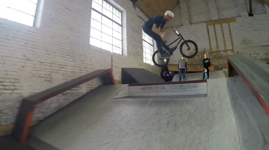 Um der Wintertritesse ein Schnippchen zu schlagen, haben die Jungs von der BrickYardMafia die Reithalle Ulm besucht. Hier ist das Video von ihrem Ausflug.