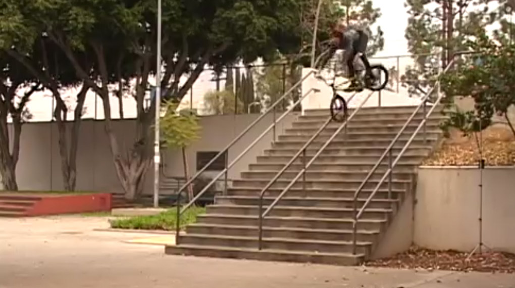 Kurz und schmerzhaft: Bonedeth knallt uns ein 40-Sekunden-Video mit den wildesten Stürzen und krassesten Stunts von Sean Burns um die Ohren.