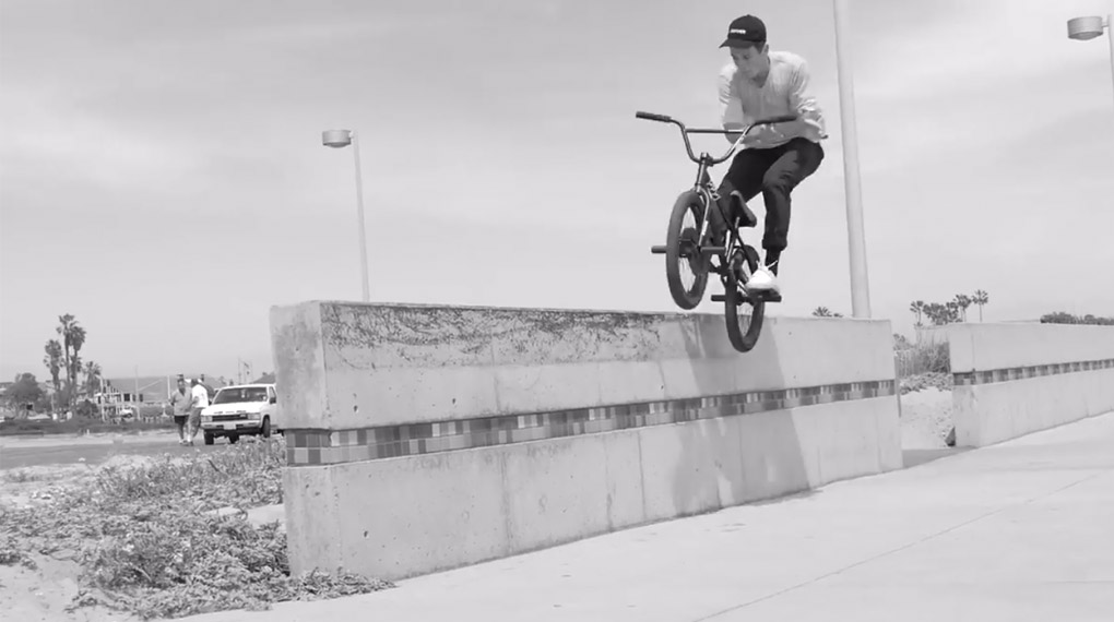 Startet Sean Ricany bald eine Flatlandkarriere? Diesem Video von einer Testfahrt mit dem Cult Match V2 Freecoaster nach zu urteilen, könnte das gut sein.