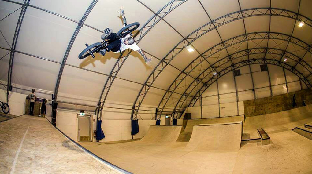 Die Trendsporthalle Basel bietet auf 800 qm fast alles, was das BMXer Herz begehrt. Hier erfährst du mehr über den neuen Indoorpark in der Uferstraße 80.