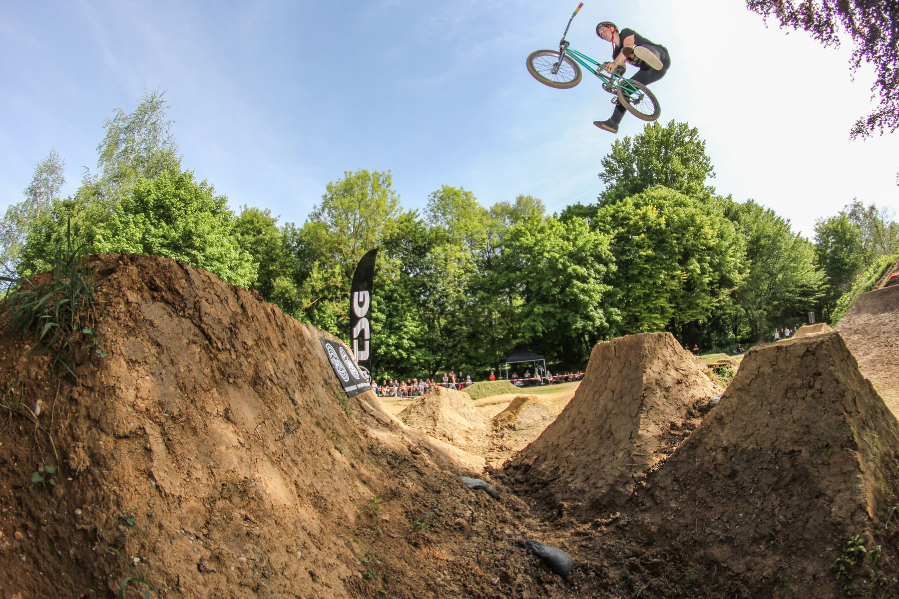 Attacke! Cannonball von Tobi Merz auf den Traintrails in Freising