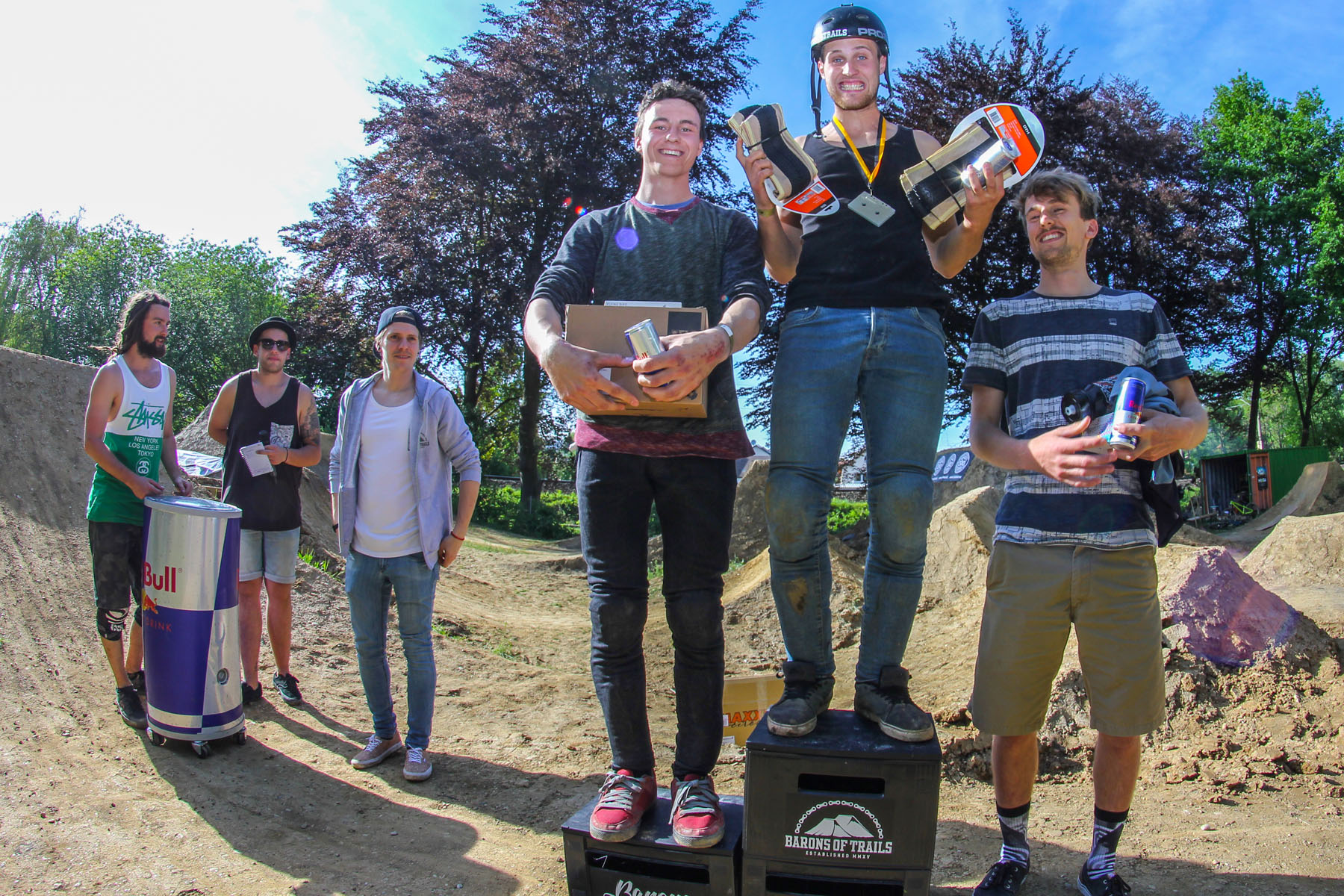 Die Gewinner des Pumptrackrace auf den Barons of Trails in Freising (v.l.n.r.): Rene Mühlbauer (2.), Marcel Berger (1.) und Lukas Bachmann (3.)