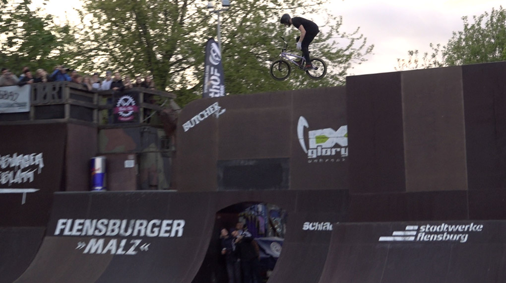 Massive Eskalation in Flensburg. Wer auf dem Butcher Jam 2016 im Schlachthof Flensburg abgegangen ist, erfährst du in unserem Video.