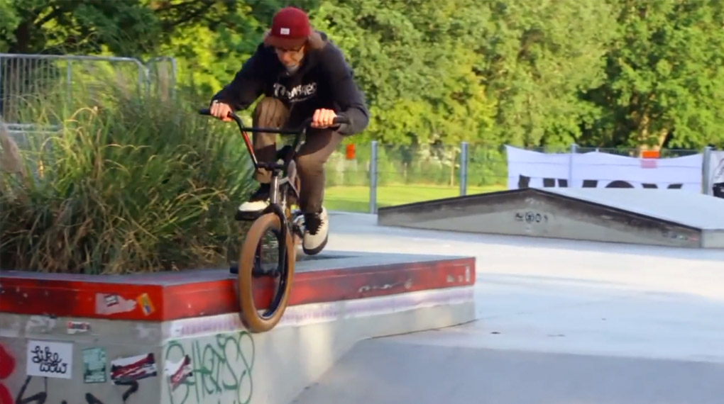 Hier findest du das Highlightsvideo und die Ergebnisse vom BMX-Contest auf dem Rollsportfest 2016 im Skatepark an der Bezirkssportanlage in Fürth.