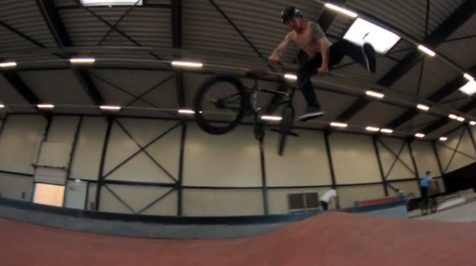 Raw clips von einer BMX-Session im Stuttpark mit Felix Prangenberg, Dominik Betten, Miguel Smajlji, Oskar Martens und vielen mehr.