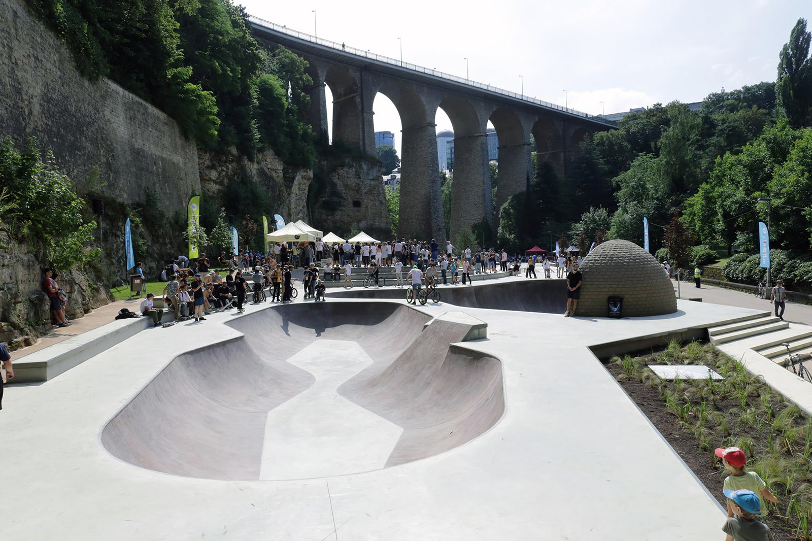 Einer von zwei Bowls im neuen Betonpark von Luxemburg
