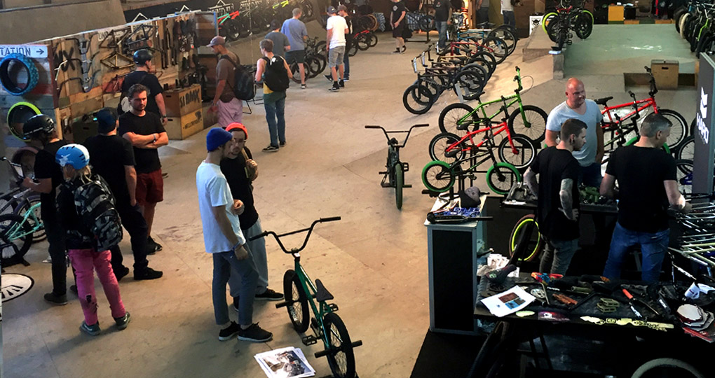 Auf der European BMX Trade Show in Berlin wurden die Produktneuheiten für die Saison 2016/17 vorgestellt. Wir haben uns im Mellowpark für euch umgesehen.