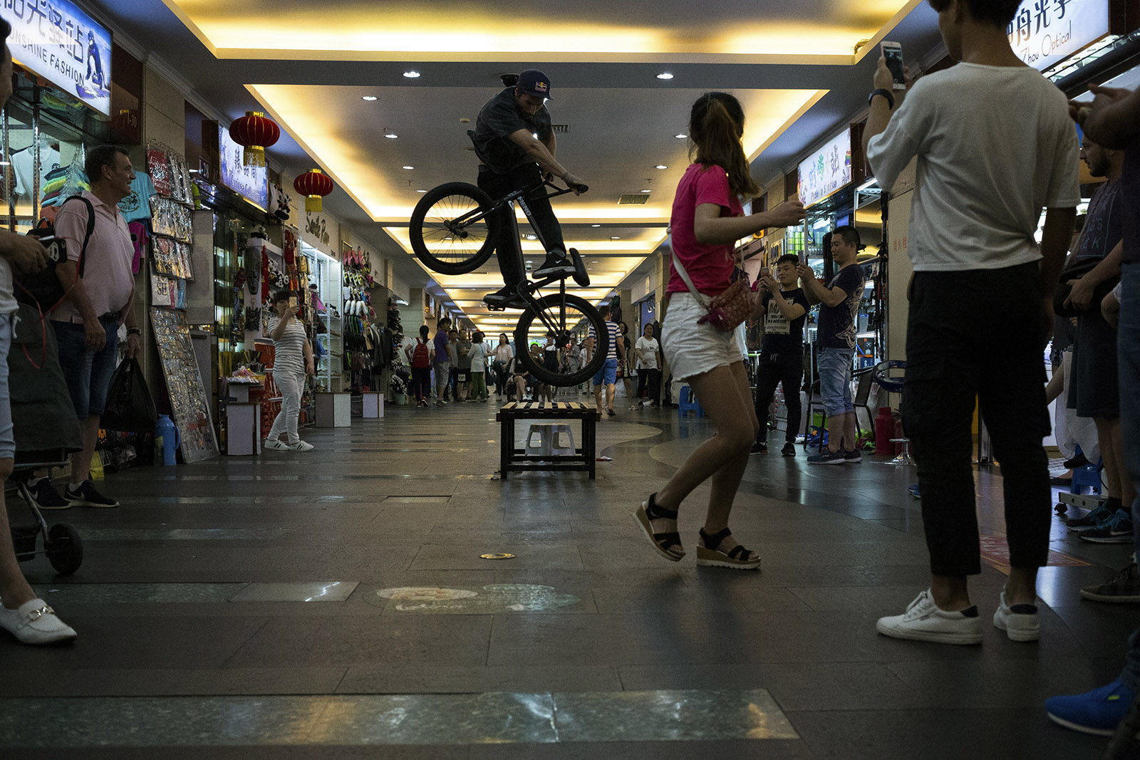 Garrett Reynolds, Turndown in Shanghai; Foto: Kevin Conners / Red Bull Content Pool