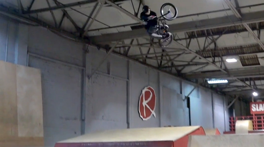 Willkommen im Double-Flair-Club! Harry Main konnte für dieses zwar nicht so viele Clips filmen, wie geplant, aber ein paar Banger sind trotzdem rumgekommen.