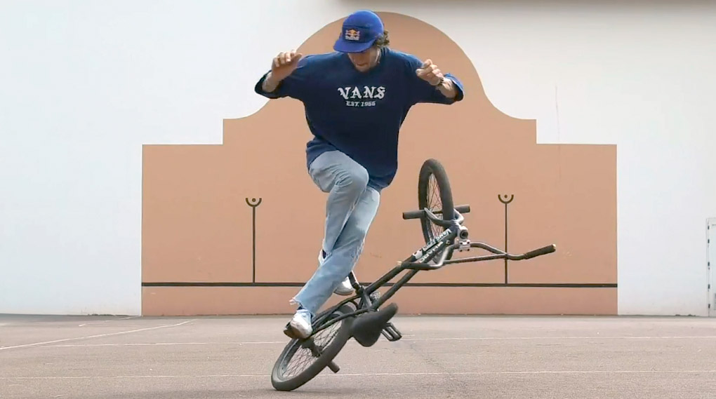 Der Weltmeister im Beastmode: Matthias Dandois haut in der dritten Folge seiner "The Flat Side of Things"-Videoserie wieder ein paar richtige Bretter raus.