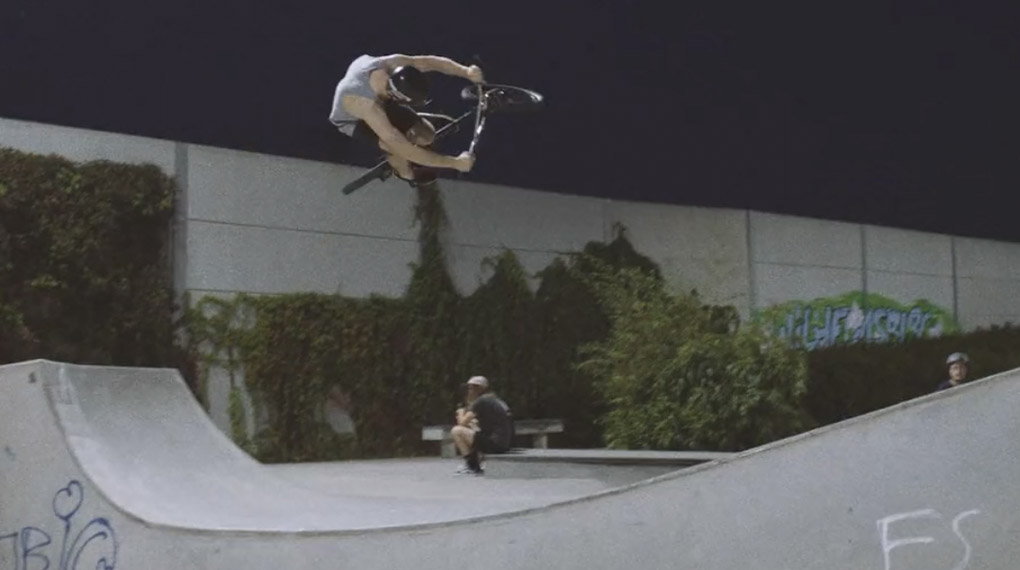 Jede Menge Style: Tobias Paul hat Christian Masur während einer Bowlsession im IGS-Skatepark in Hamburg-Wilhelmsburg vor die Kamera bekommen.