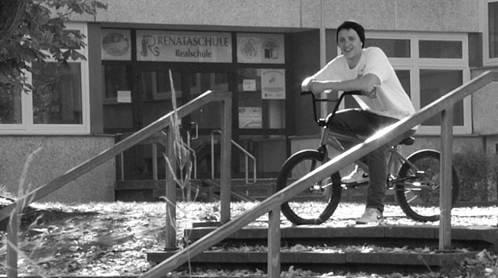 David Bombosch ein spitzenmäßiger Typ und großartiger BMX-Fahrer. Am 29. September 2016 ist der Hildesheim-Local seinem Krebsleiden erlegen. RIP!