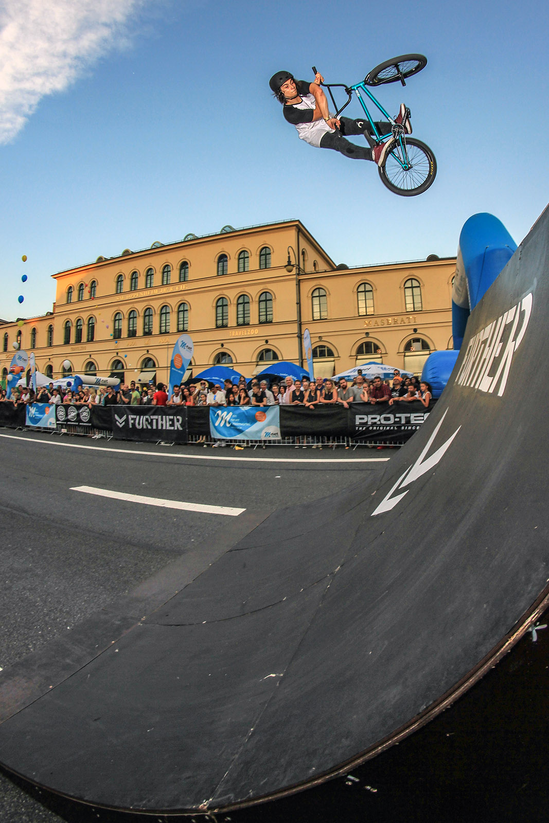 Benjamin Petsch macht uns den Taj auf dem EX&HOP Contest Streetlife Festival 2016 München