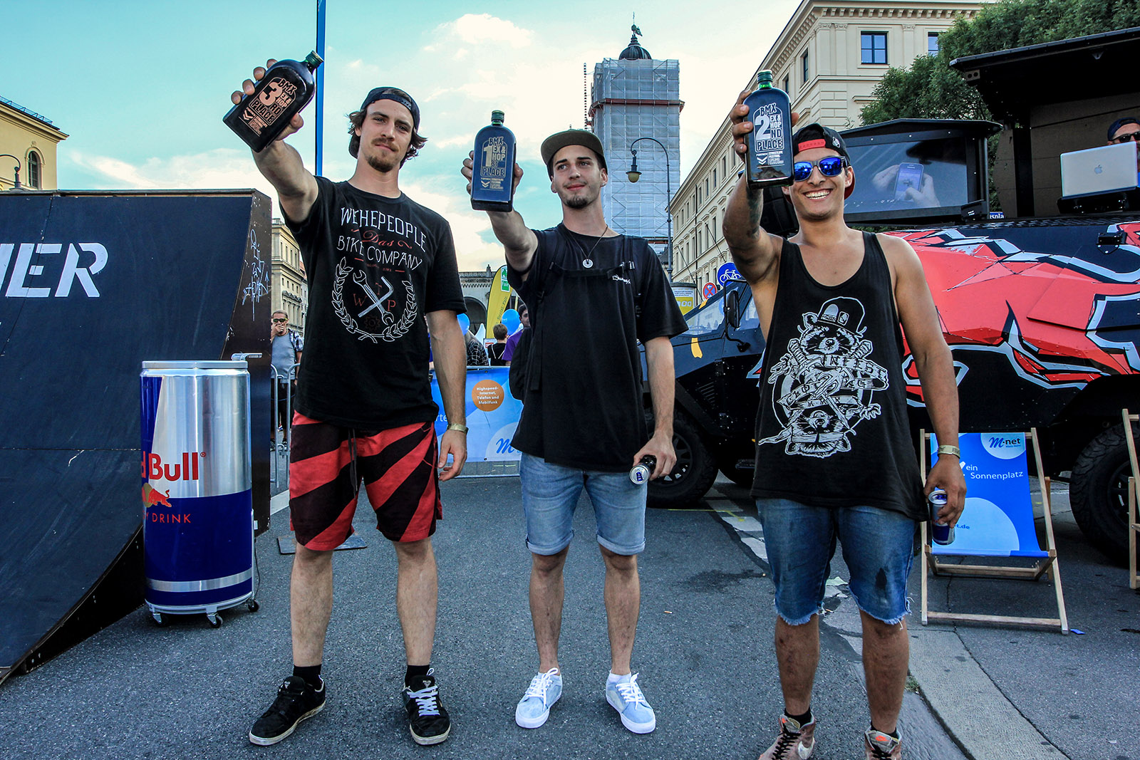 Die Gewinner des EX&HOP-Contests auf dem Streetlife Festival 2016 in München sind (v.l.n.r.): Simon Moratz (3.), Miguel Franzem (1.) und Fabian Haugk (2.)