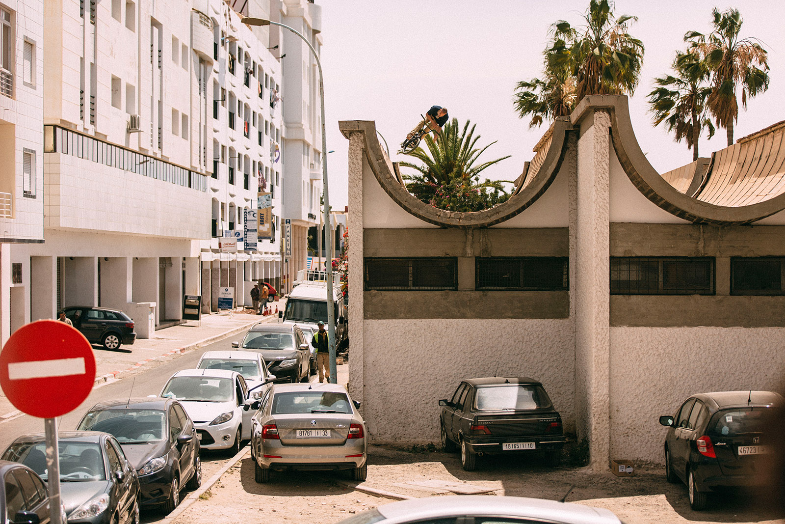 Nico Badet Barspin auf der Vans BMX Palmistry Tour in Marokko