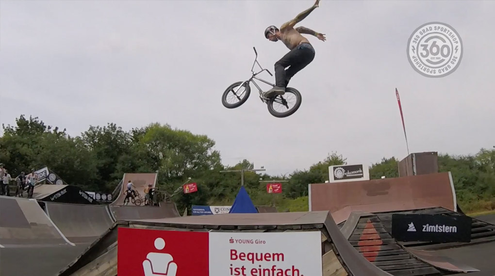 Alexander Kusch vom 360 Grad Sportshop hat mit seiner GoPro im Anschlag auf dem Woodstone 2.0 BMX- und MTB-Contest im Skatepark Wendelstein vorbeigeschaut.