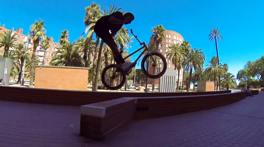 Ausgeraubt, Krankenhausaufenthalt, Rad verloren – der Radio-Bikes-Teamfahrer Bastian Schweizer hat sich seinen Barcelonaurlaub sicher anders vorgestellt.