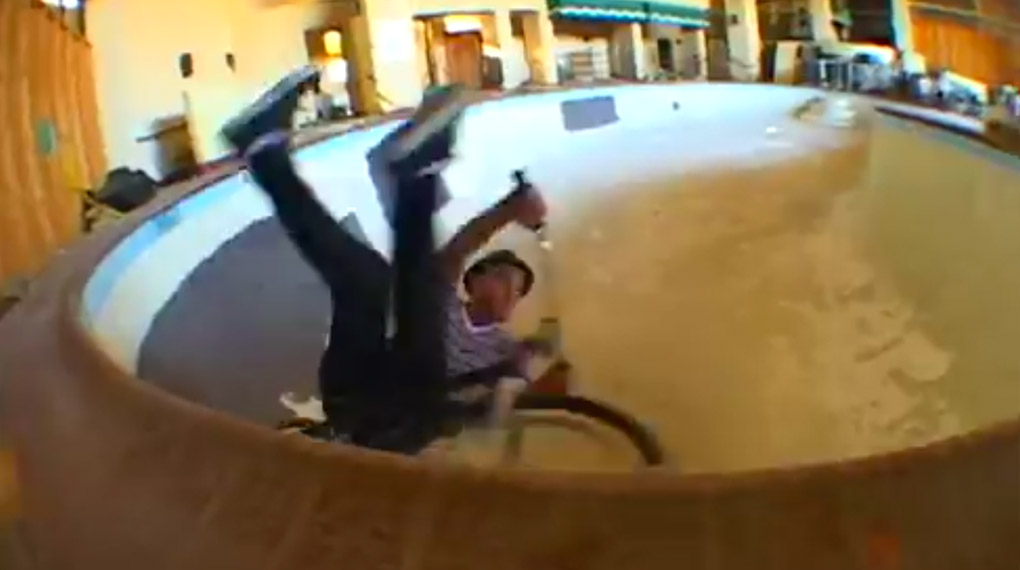 Haarsträubende Stunts und gerade noch so jugendfrei: Diesem Trailer nach zu urteilen, dürfte die "Dirty Sniff"-DVD von Bone Deth der Knaller werden.