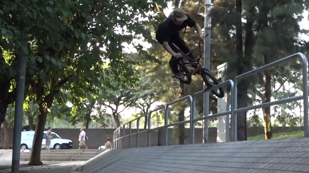Dakota Roche, Andrew Castaneda, Sean Ricany, Trey Jones, Iz Pulido, Ollie Shields und Alex Kennedy von der Cult Crew zerlegen in diesem Video Barcelona.