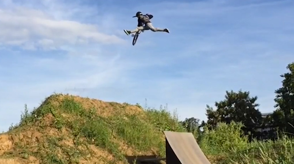 Pünktlich zu seinem 19. Geburtstag hat der kunstform BMX Shop und Mailorder eine Instagram-Compilation mit den besten Clips von Miguel Franzem hochgeladen.