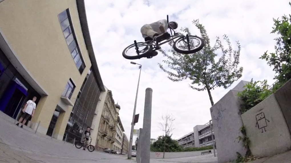 Wie ab er geht! Hier sind einige der besten Instagram-Clips, die Miguel Smajlji in letzter Zeit für den kunstform BMX Shop gefilmt hat.