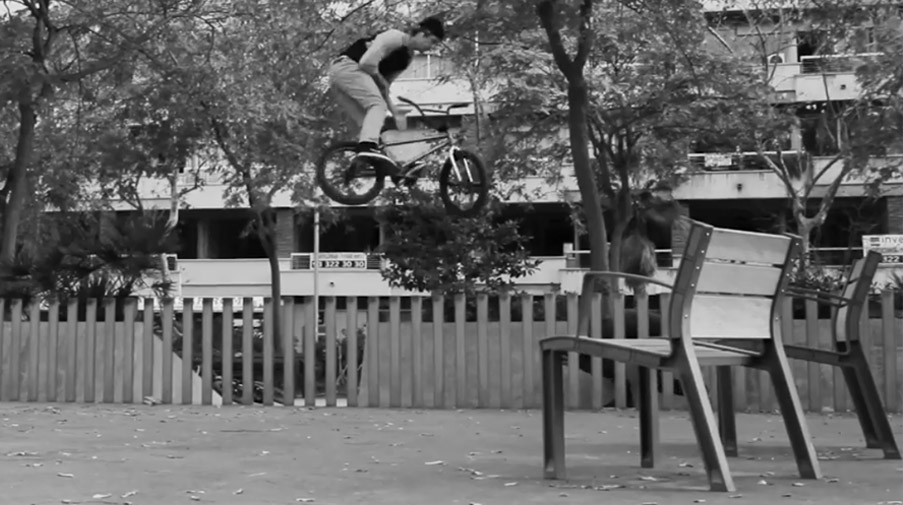 Der schwäbische Fun-Biker schlägt wieder zu: In diesem Video rasiert Moritz Nußbaumer gleich reihenweise Streetspots in Barcelona und Berlin.