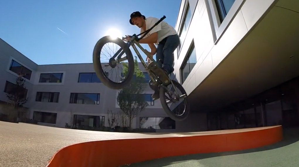 Christian Gattinger und sein Cousin Bastian Wagner machen in diesem Video die Straßen von Bayern unsicher. Saubere Arbeit, Jungs!