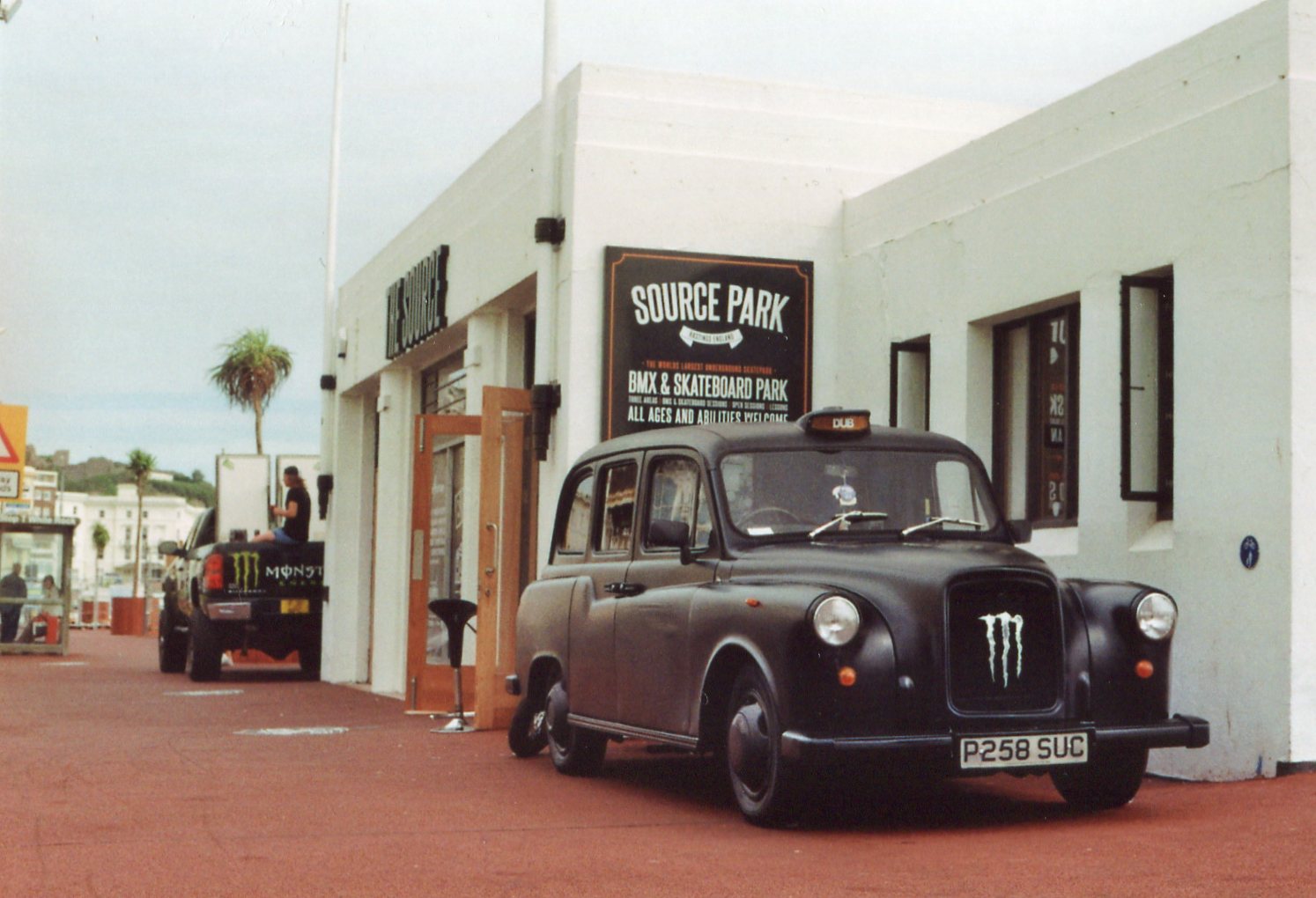 Der Eingang des Source Parks in Hastings