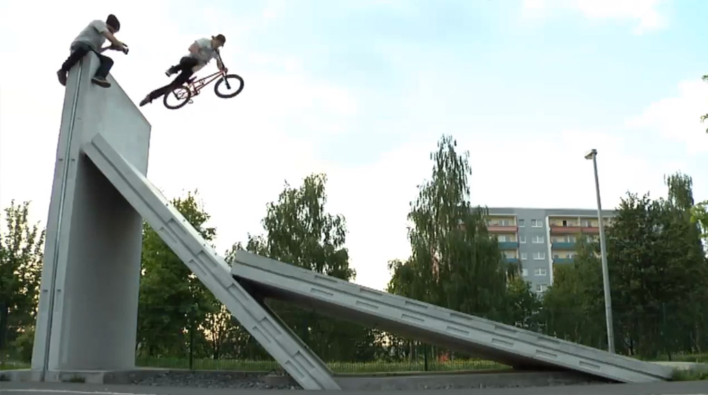 Promovideo von wethepeople für die Interbike 2009, featuring Bruno Hoffmann, Jason Phelan, Ashley Charles, Chester Blacksmith﻿​ und Björn Elvering.