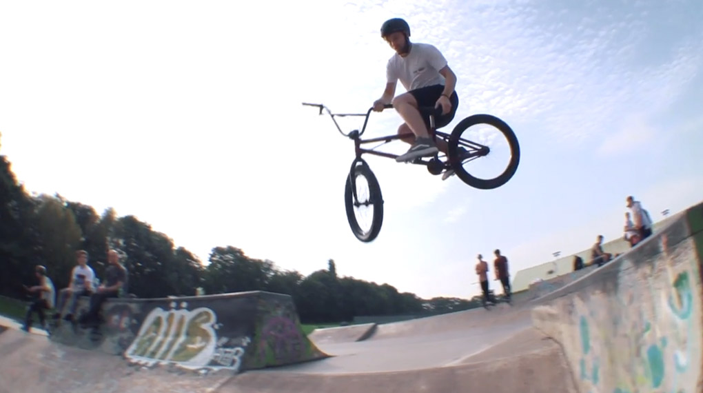 Das Haro-Fahrer Jason Watts ist eine Woche lang mit seinen britischen Teamkollegen Angus Gough, Dean Cueson und Brad McNicol durch Großbritannien getourt.