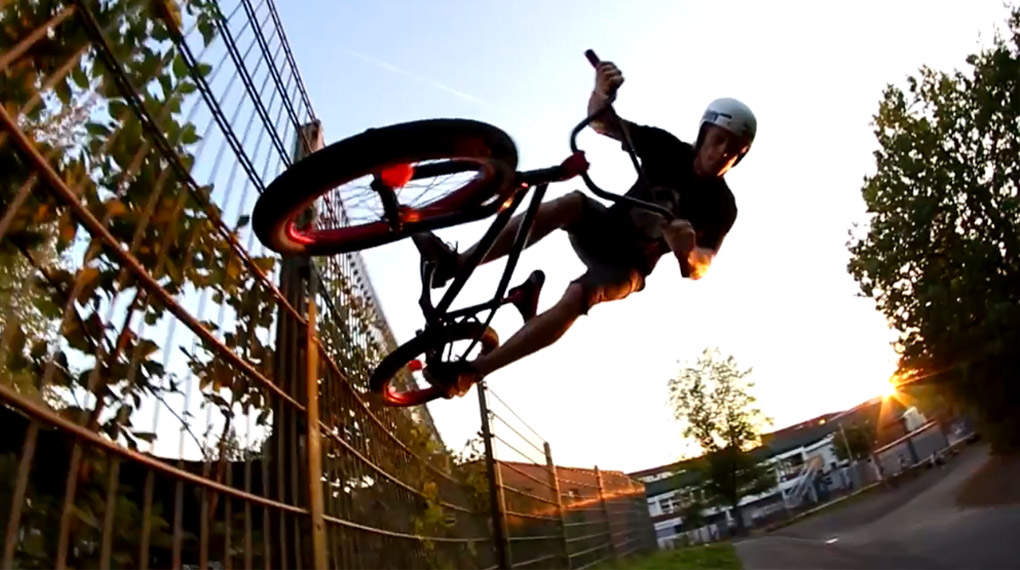 Fionn Kortenbrede hat für dieses Video das Münsterland nach Streetspots abgegrast. Was dabei an Clips so rumgekommen ist, kann sich wirklich sehen lassen